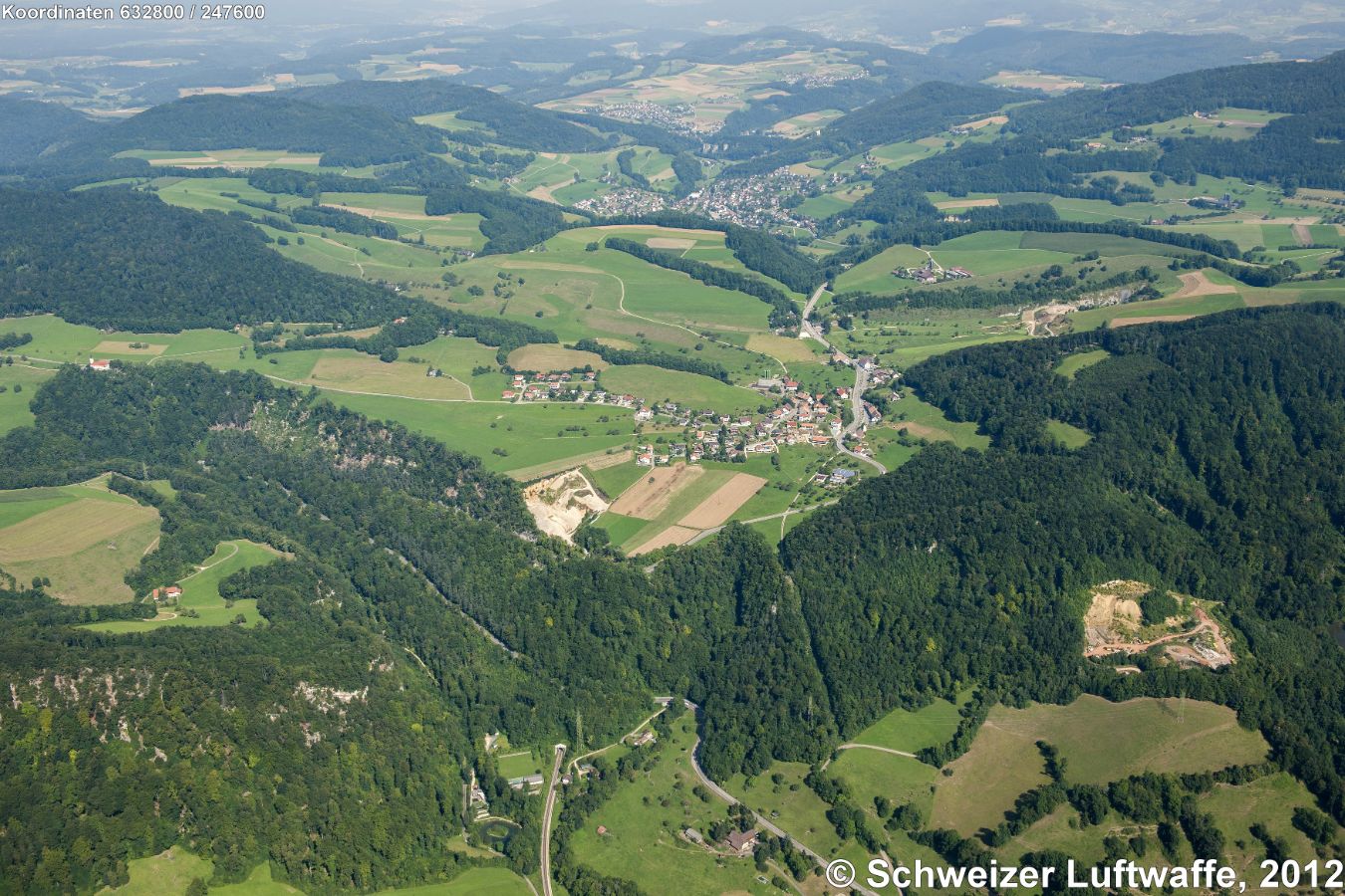 Hauenstein - Läufelfingen - Buckten; vorne im Bild Tunneleingang SBB